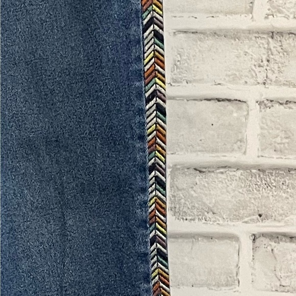 Women’s Knox Rose medium wash jeans high rise Aztec embroidered side- size 4 - Picture 5 of 5